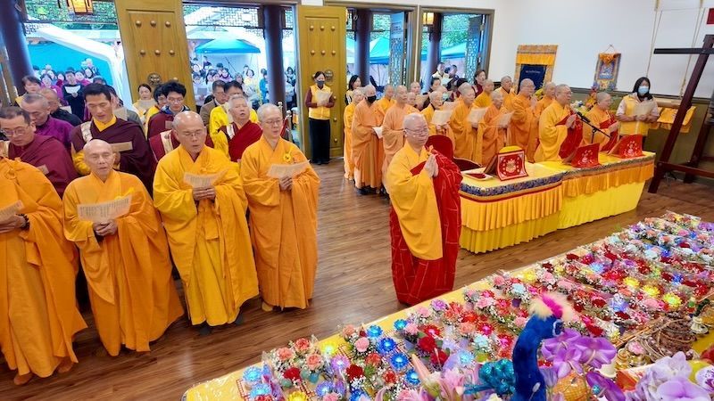 馬年新春點亮希望:世界佛教總部引領信眾點心燈