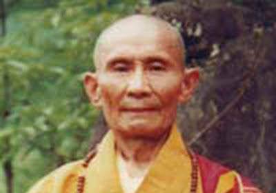 Venerable Dharma Teacher Puguan was a disciple of H.H. Dorje Chang Buddha III who His Holiness personally taught. He was a famous and eminent monk in China and was the 13th Patriarch of Mt. Emei. In the 1980's, the dharma teacher began renovating an ancient Buddhist temple in order to spread the true dharma of the Buddha. Dharma Teacher Puguan and Dharma Teacher Guozhang were invited to the Kaihua Temple on Mt. Wuzhong in Dayi County, which was the first stop in the spread of Buddhism southward. Under extremely difficult circumstances, they met many supporters, renovated the temple, and trained many monks.