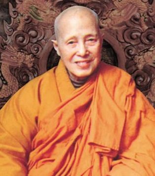 Venerable Dharma Teacher Qingding (1903-1999) was the successor to the Dharma lineage of H.E. Dharma Master Nenghai of the Geluk sect. He had over one million disciples and was a famous monk in China. He was a greatly virtuous Han-Chinese Dharma teacher of the Geluk sect. He attained accomplishment through practicing the Yamantaka Vajra Dharma.